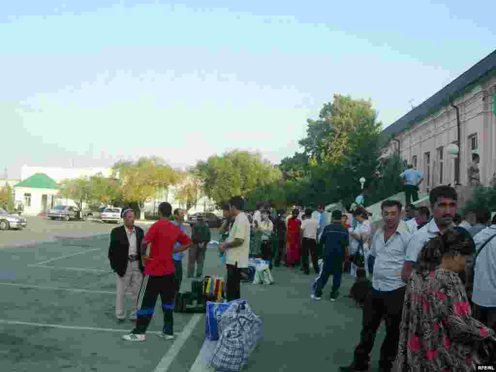 Муҳоҷирони корӣ бармегарданд #13