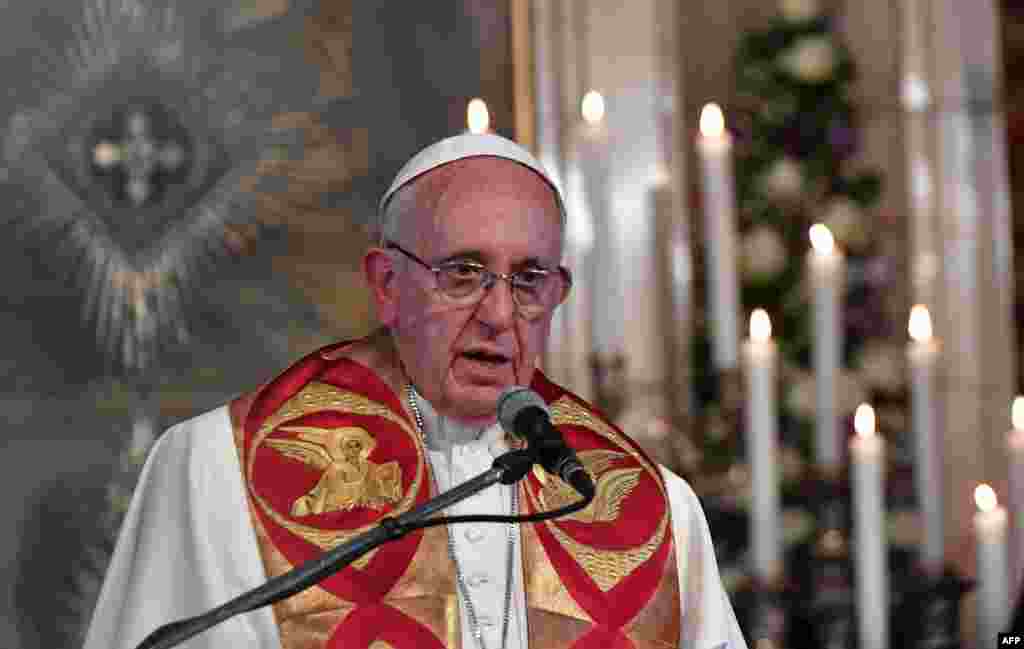 Armenia -- Pope Francis gives a speech as he visits the Apostolic Cathedral in Etchmiadzin, outside Yerevan, June 24, 2016