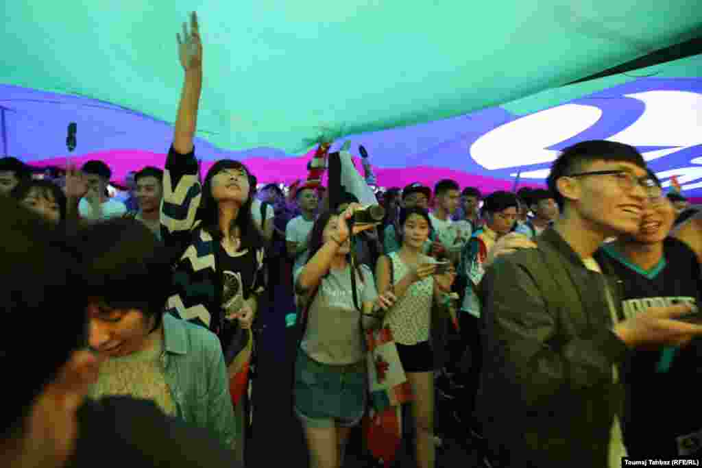 بسیاری از راه&zwnj;پیمایان امیدوارند دولت جدید تایوان تحت رهبری حزب &laquo;دمکراتیک پیش&zwnj;رو&raquo; ازدواج همجنس&zwnj;گرایان را قانونی اعلام کند. آنچه نه تنها در تایوان که در میان کنشگران کشورهای نزدیک نیز هوادارن زیادی دارد.