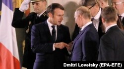 Президент Франции Эммануэль Макрон и президент РФ Владимир Путин (архив)