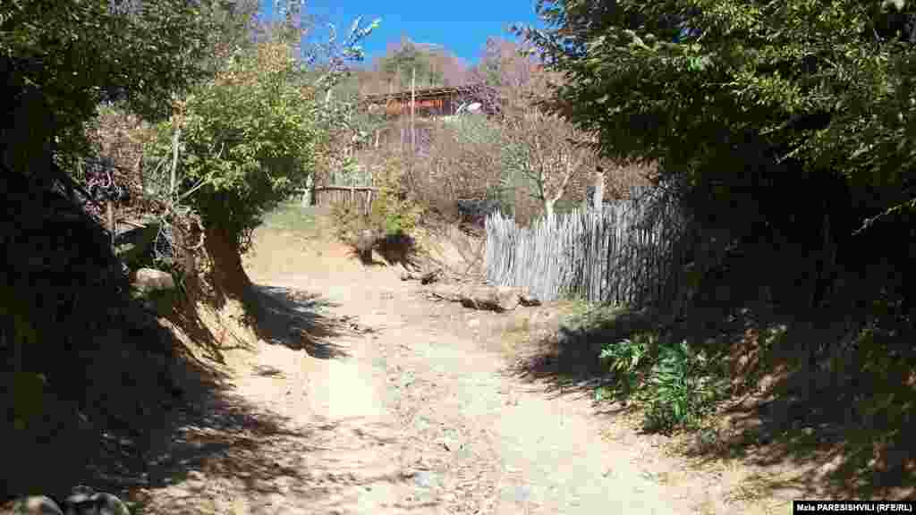 Дорога в деревню Хуневи