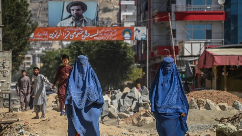 Талибанците ќе дозволат група странци да заминат од Кабул 
