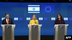 Ministrul de externe israelian Gideon Saar (stânga) și Kaja Kallas (mijloc), într-o fotografie comună care, probabil, nu se va repeta foarte curând.