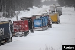 Një kolonë e kamionëve të ngecur në rrugë në Linderod, në jug të Suedisë, 4 janar 2024.