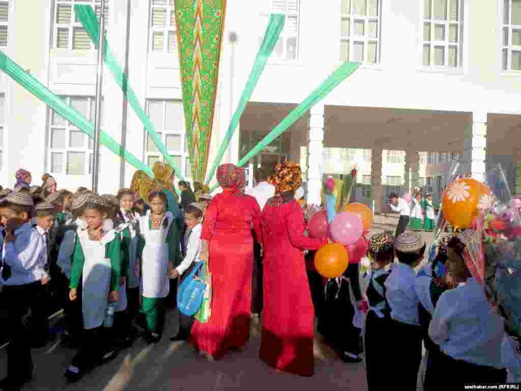 "Ilkinji jaň" dabarasyndan bir pursat.