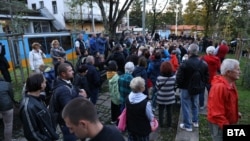 Protestul organizat de Asociația „Pentru Kneajevo” față de decizia Consiliului Municipal Sofia de a împuternici primarul sectorului „Vitoșa” să aloce spațiu pentru asistență socială și găzduirea copiilor refugiați neînsoțiți, cu vârste între 3 și 18 ani, Sofia, 9 octombrie 2024.