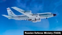 RC-135, сфотографированный из кабины российского истребителя у берегов Камчатки, 16 апреля 2021