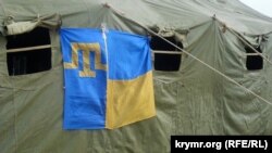 Палаточный городок на "крымском майдане" во время гражданской блокады Крыма