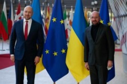 Președintele Consiliului UE Charles Michel îl primește la Bruxelles pe premierul Ucrainei Denis Șmihal.