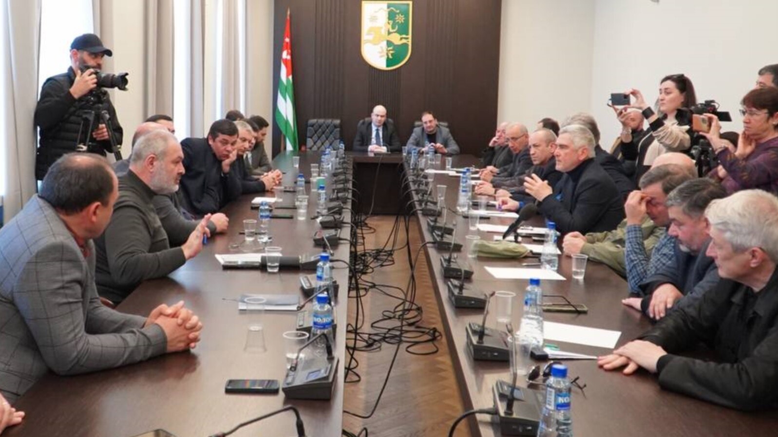  Слушания в парламенте с участием общественных и политических организаций
