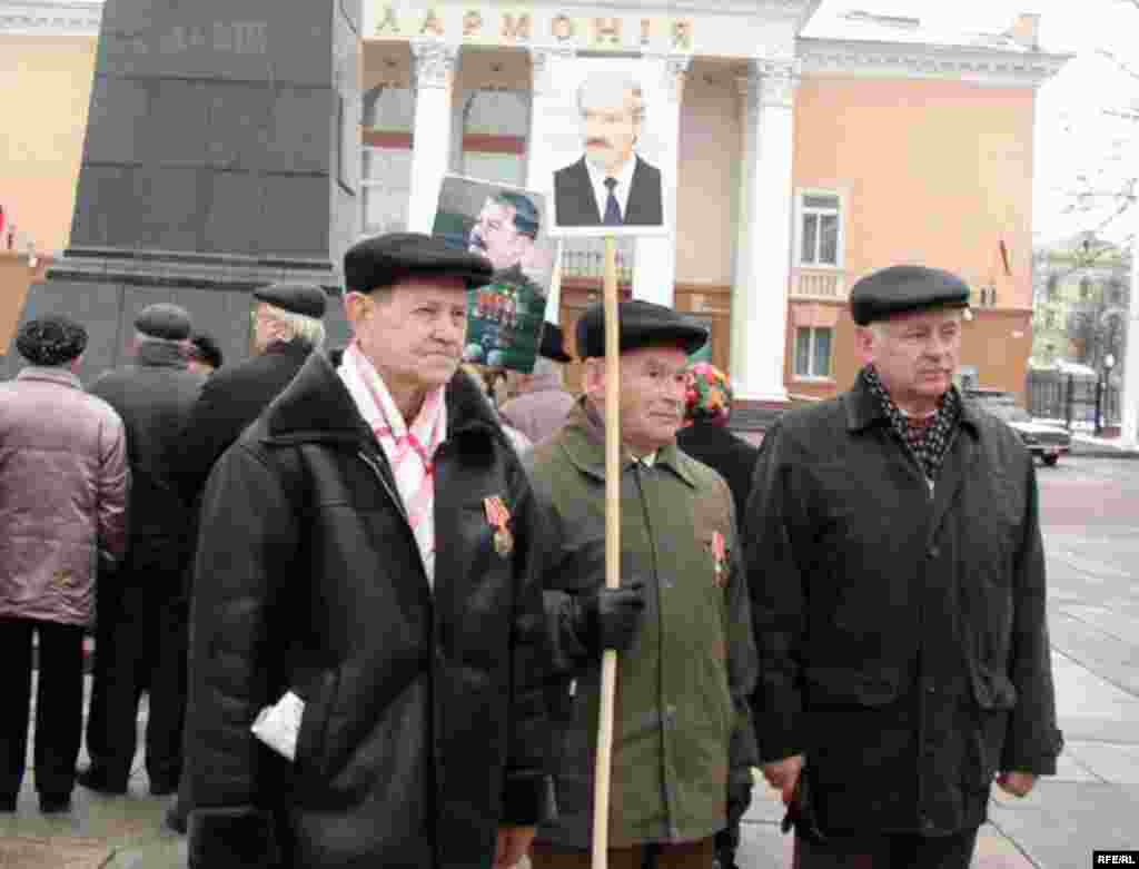 Камуністы адзначылі гадавіну Кастрычніцкага перавароту ў Віцебску