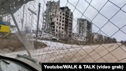 Попасна з вікна російського військового транспорту