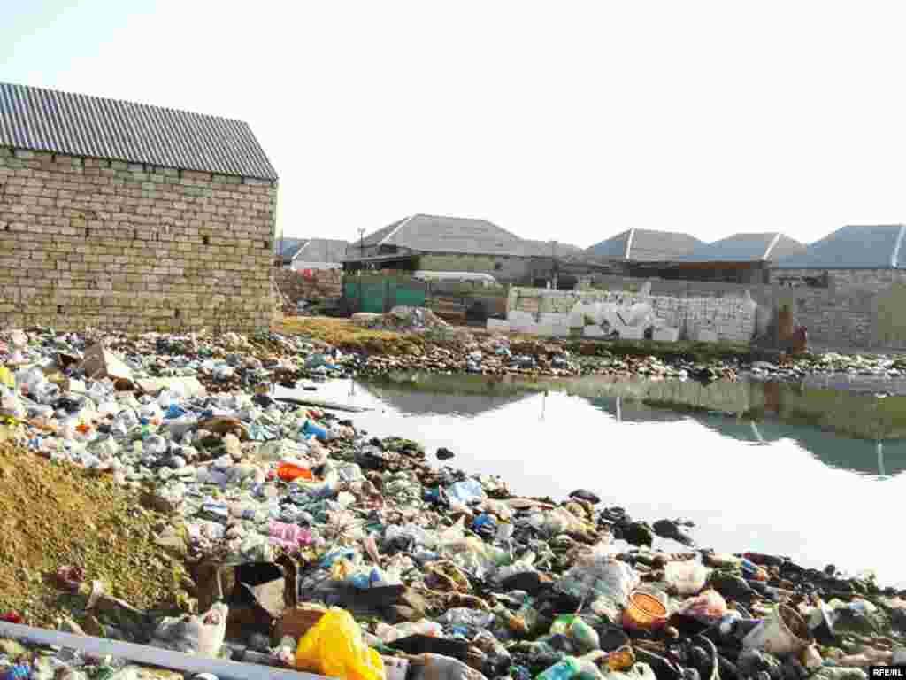 Bakının Balaxanı, Şüvəlan qəsəbələrindən və «İkinci mədən ərazisi»ndən fotosessiya... Ətraflı