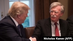 Președintele Donald Trump și John Bolton, consilier pentru securitate națională, Casa Albă, august 2019 