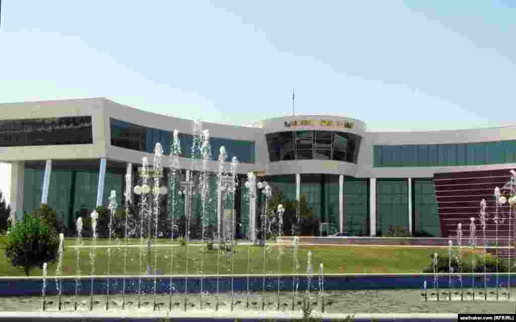 Aşgabatdaky &quot;Türkmenbaşy&quot; tekstil kompleksi.