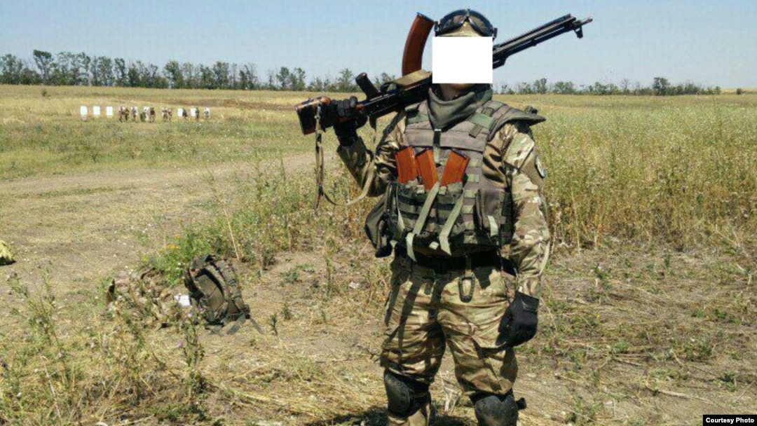A Belarusian fighting Kremlin-backed separatists with Ukrainian far-right volunteers spoke to the media in 2015, but was it Raman Pratasevich?