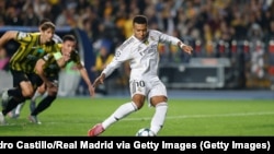 Игрок «Реала» Килиан Мбаппе забивает гол «Кайрату». 30 сентября 2025 года. Фото: Педро Кастильо/Getty Images