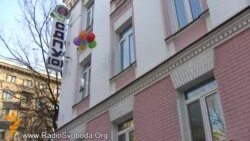 ЛГБТ-активісти віддячили Медведчуку