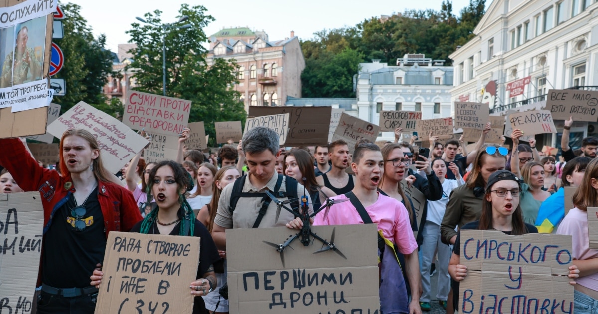 FT: ზელენსკი უკრაინის შეიარაღებული ძალების მთავარსარდლის თანამდებობიდან გადადგომას განიხილავს