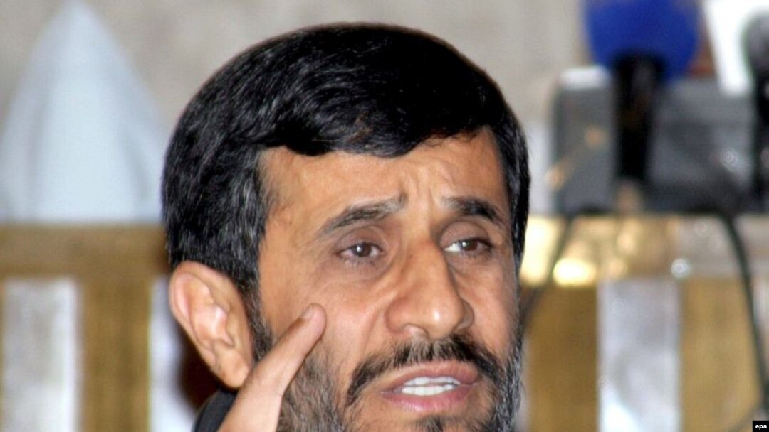 محمود احمدی نژاد، رييس جمهوری اسلامی، در پی کاهش نرخ بهره است.