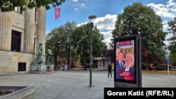Elektronski bilbord sa Miloradom Dodikom i Željkom Cvijanović ispred Palate Republike u Banjaluci, 15. septembar 2026.