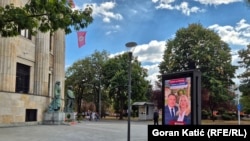Elektronski bilbord sa Miloradom Dodikom i Željkom Cvijanović ispred Palate Republike u Banjaluci, 15. septembar 2026.