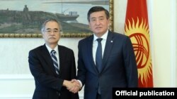 Сооронбай Жээнбеков жана Ёсихиро Ямамура.