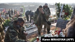 Armenia -- Relatives of victims of the war over Karabakh gather for a memorial ceremony at the Yerablur Military Cemetery in Yerevan, on December 19, 2020.