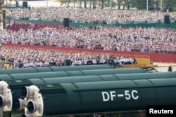 Rachete nucleare intercontinentale chinezești la parada militară de aniversare a 80 de ani de la sfârșitul celui de-al Doilea Război Mondial, Beijing, 3 septembrie 2025.