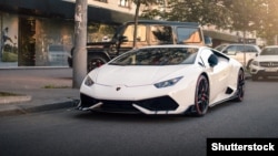 Lamborghini Huracan-ის ფოტო კიევში.