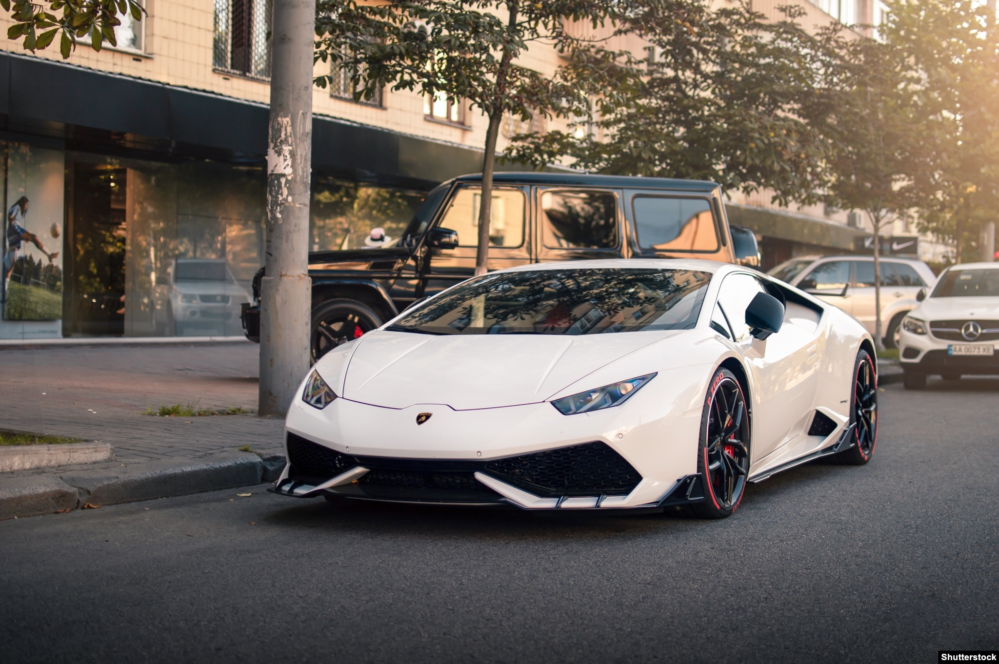 Një veturë Lamborghini Huracan, i fotografuar në rrugët e Kievit.