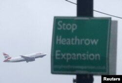 Localnicii din apropierea aeroportului Heathrow se opun extinderii aeroportului.