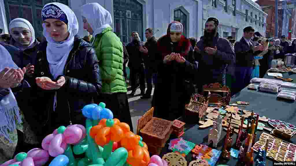 Тукайның рухына дога кылу күренеше