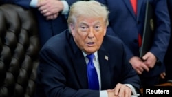 «Можливо, я розгляну це, чому ні, – сказав Трамп, відповідаючи на запитання журналістів у Білому домі 30 квітня. – Італія нам нічим не допомогла, а Іспанія показала себе жахливо, просто жахливо»