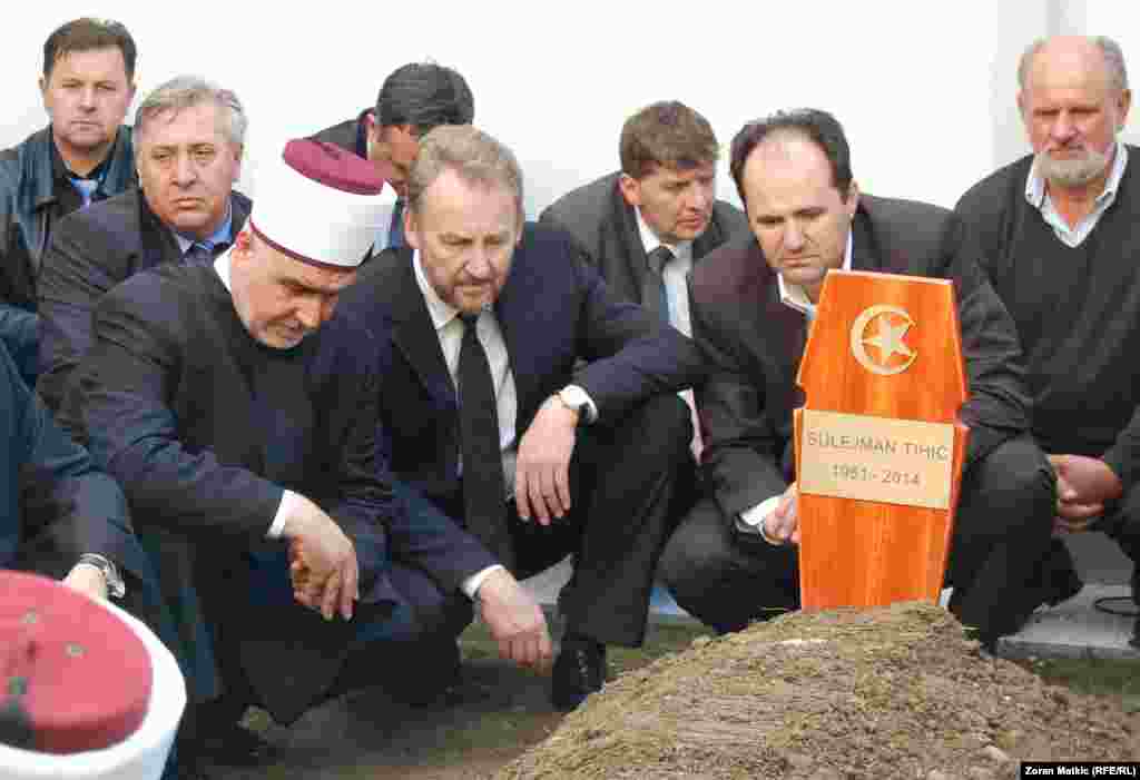 Bosanski Samac - Burial of former Bosnian Presidency member Sulejman Tihic, 27Sep2014