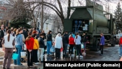 У Бельцах жыхароў забясьпечвалі пітной вадой з вайсковых вадавозаў