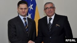 Šefovi diplomatija BiH i Srbije Sven Alkalaj i Vuk Jeremić nakon današnjeg susreta u Sarajevu 