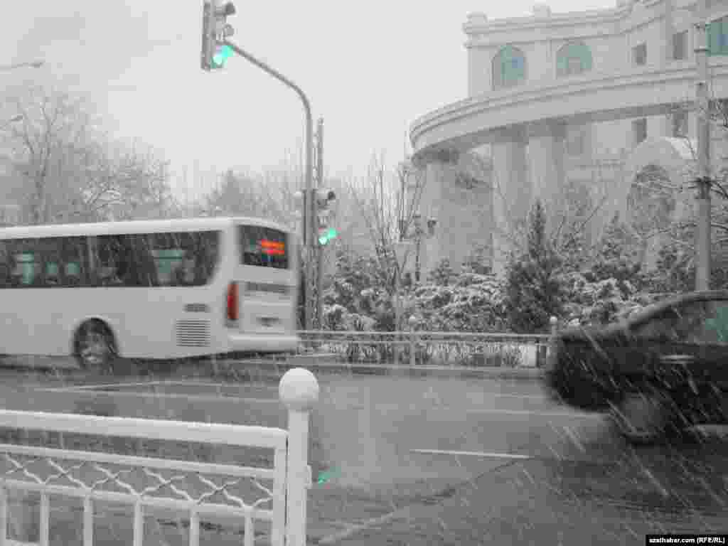 Aşgabatda gar ýagdy