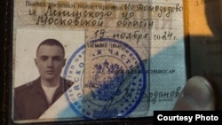 Odiseea de 11 luni a lui Artiom Bîkov în calitate de membru al Brigăzii 237 de artilerie a Rusiei oferă o mică perspectivă asupra violenței cotidiene și a brutalității care sunt la ordinea zilei în cadrul forțelor armate.