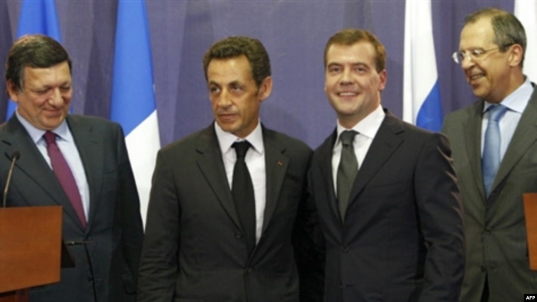 Russian President Dmitry Medvedev (2nd right) and French President Nicolas Sarkozy (2nd left) -- do common values exist?