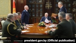 Нарада сілавікоў у Лукашэнкі. Зьлева стаіць тагачасны кіраўнік Сьледчага камітэта Дзьмітры Гара, 2021 год. Архіўнае фота