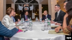 ԵՄ արտաքին քաղաքականության պատասխանատու Քեթրին Էշթոնը հանդիպում է Ուկրաինայի ընդդիմության առաջնորդների հետ, Կիև, 4-ը փետրվարի, 2014թ․