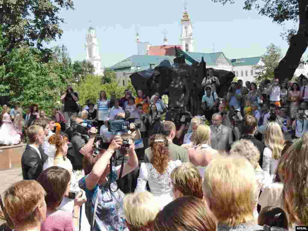 Каля помніка Пушкіну