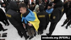 Грамадзяне Ўкраіны на шэсьці 24 сакавіка