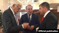 Ilan Shor la Parlamentul European, cu Jerzy Buzek (PPE)