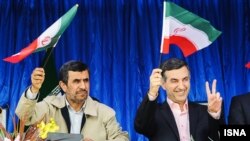 Iranian President Mahmud Ahmadinejad (left) with his top aide Esfandiar Rahim Mashaei (file photo)