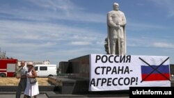 Билборд в Мариуполе по случаю Дня освобождения города от российских гибридных сил, 16 июня 2018 года