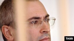 Mikhail Khodorkovsky at a 2008 parole hearing in Chita