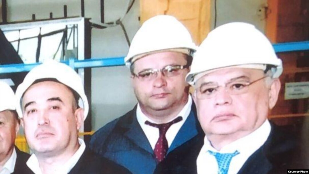 Кабул Шодиев (справа) со скончавшимся 8 сентября председателем правления АО «Узметкомбинат» Сергеем Вьюненко (в центре).