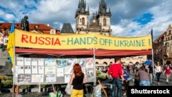 Акція української діаспори в центрі Праги проти агресії Росії, фото 2017 року. Українську діаспору на «конгрес» не запросили